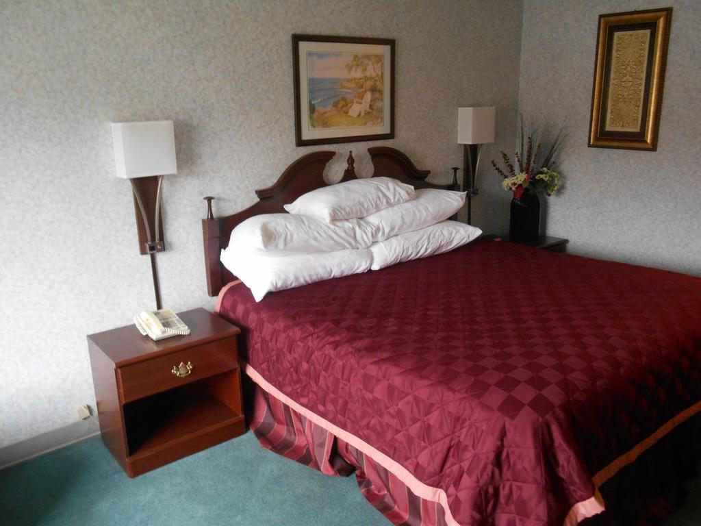 Williamstown Super 6 Inn & Suites מראה חיצוני תמונה