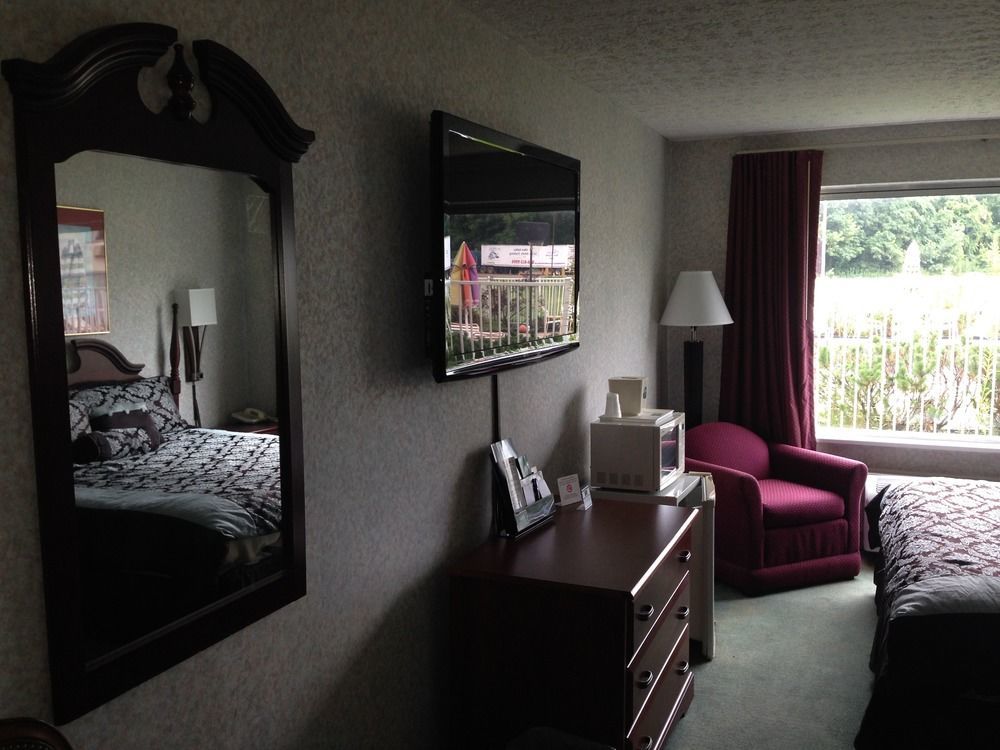 Williamstown Super 6 Inn & Suites מראה חיצוני תמונה